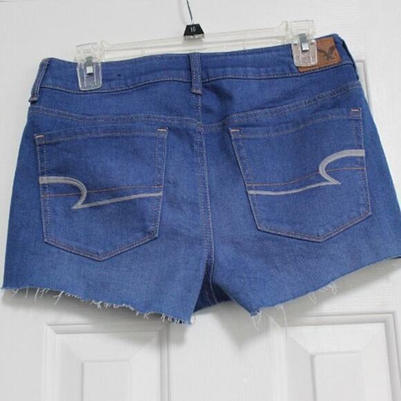 American Eagle Mom Jean Shorts Size 8 Raw Hem Fray Light Royal Blue Hi-Rise Deni - Picture 2 of 3